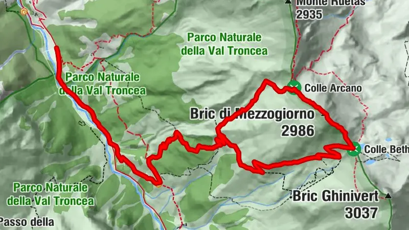 Lacs Beth et Colle Arcano : entre roche, ciel et eau, une randonnée de rêve dans la nature