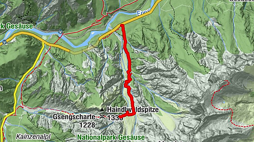 Haindlkarhütte mitten im Felsgebirge